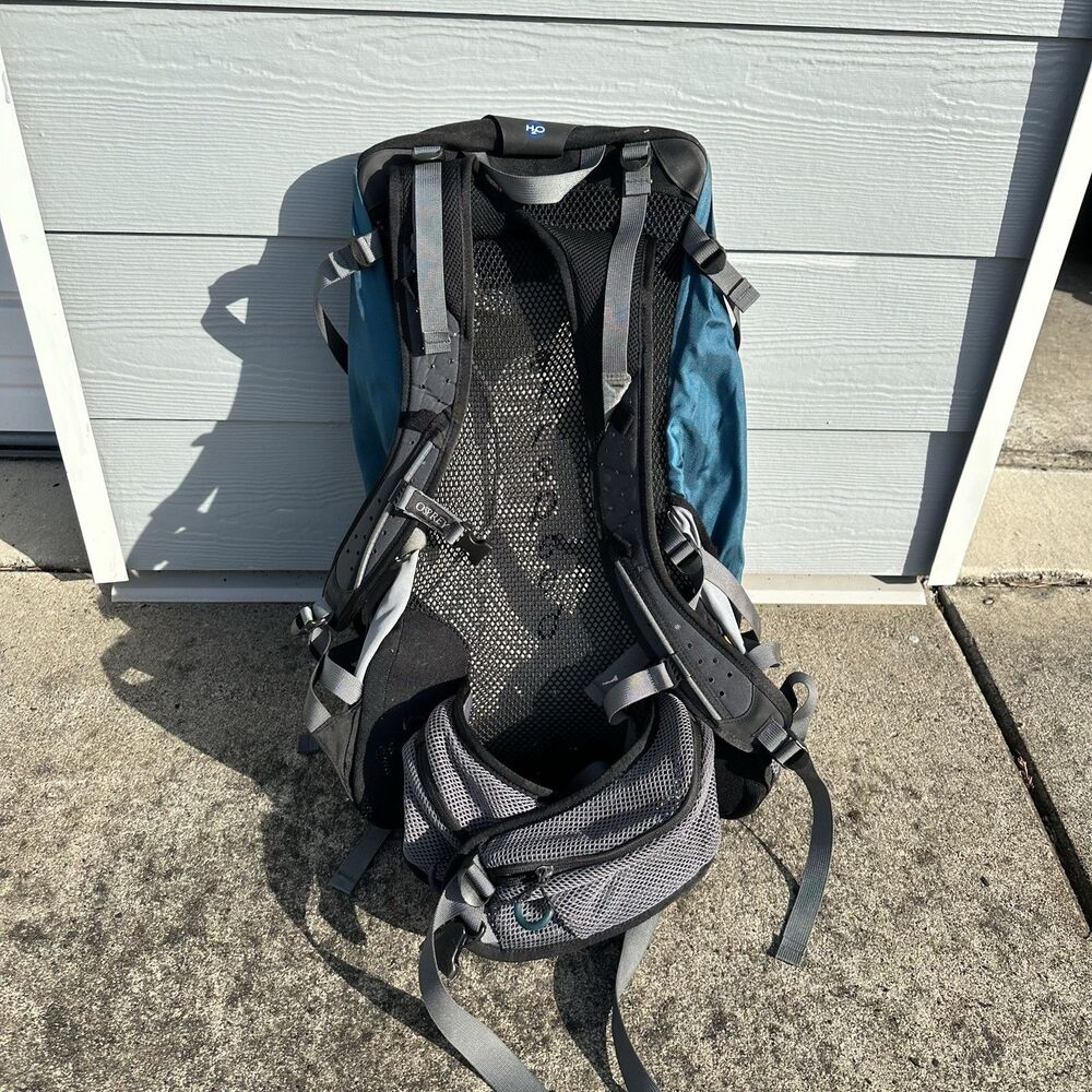 Osprey Aura 35L Hiking Backpack Blue Gray Women Zip Buckle Hip Belt - Picture 2 of 14